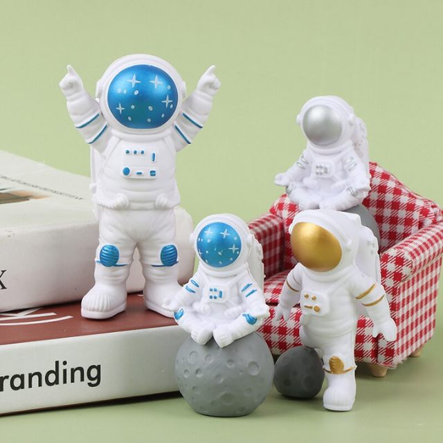Lismali Home and Decor Astronaut Figurines Set For Home Decor And Ornament Gifts