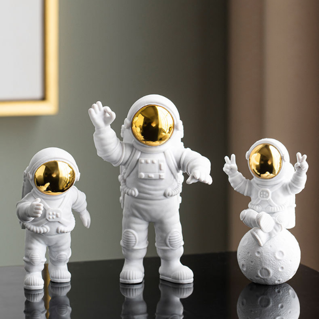 Lismali Home and Decor Astronaut Figurines Set For Home Decor And Ornament Gifts