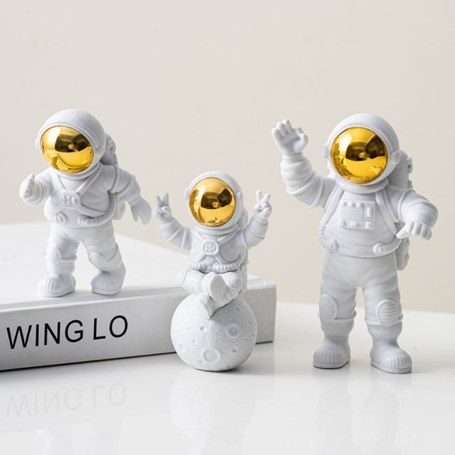 Lismali Home and Decor Astronaut Figurines Set For Home Decor And Ornament Gifts
