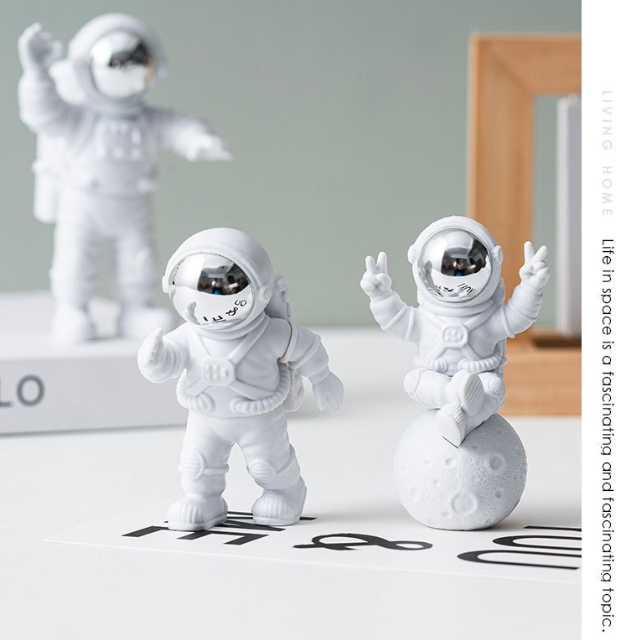 Lismali Home and Decor Astronaut Figurines Set For Home Decor And Ornament Gifts