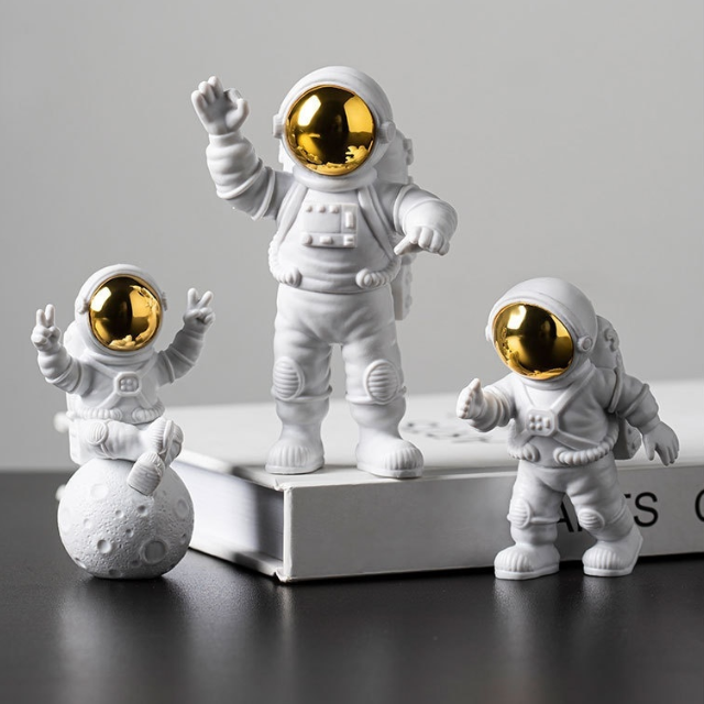 Lismali Home and Decor Astronaut Figurines Set For Home Decor And Ornament Gifts
