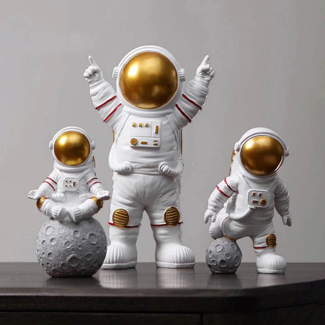 Lismali Home and Decor Astronaut Figurines Set For Home Decor And Ornament Gifts