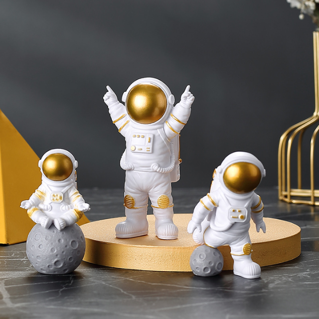 Lismali Home and Decor Astronaut Figurines Set For Home Decor And Ornament Gifts