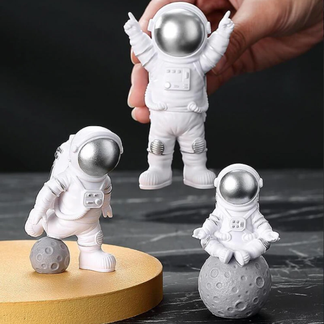 Lismali Home and Decor Astronaut Figurines Set For Home Decor And Ornament Gifts