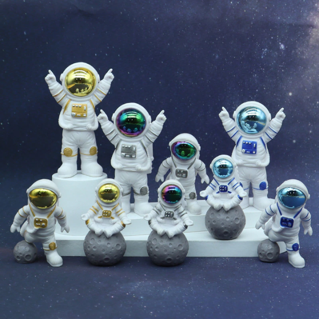 Lismali Home and Decor Astronaut Figurines Set For Home Decor And Ornament Gifts