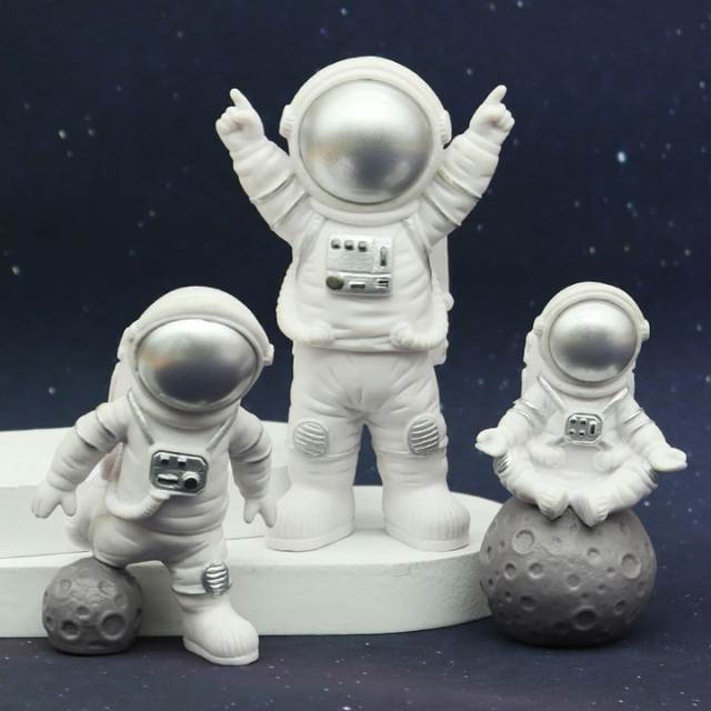 Lismali Home and Decor Astronaut Figurines Set For Home Decor And Ornament Gifts