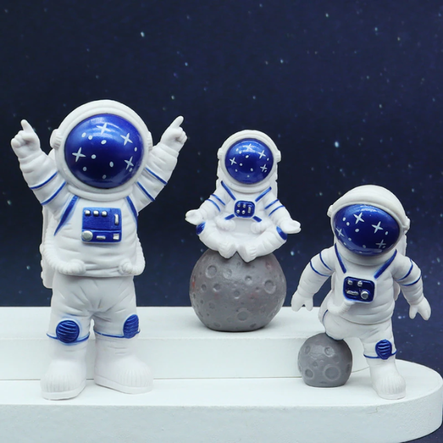 Lismali Home and Decor Astronaut Figurines Set For Home Decor And Ornament Gifts