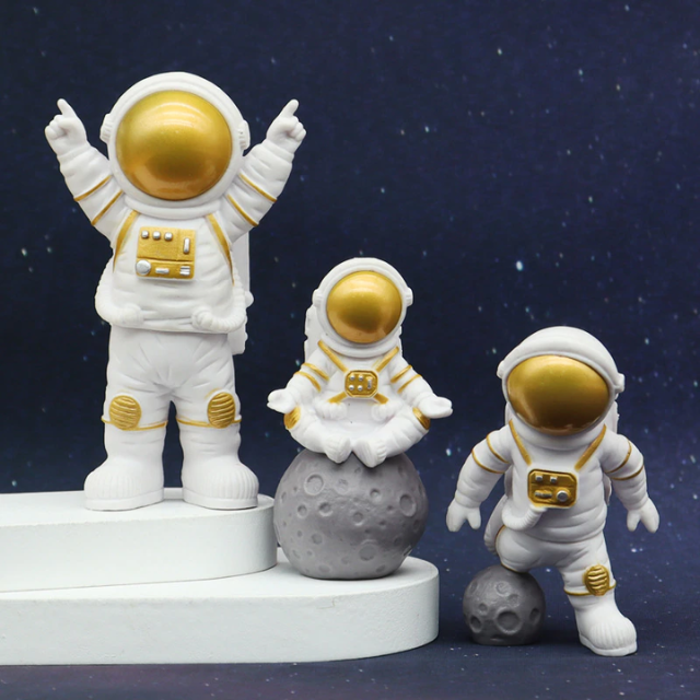 Lismali Home and Decor Astronaut Figurines Set For Home Decor And Ornament Gifts