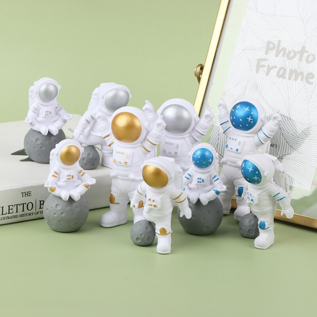 Lismali Home and Decor Astronaut Figurines Set For Home Decor And Ornament Gifts