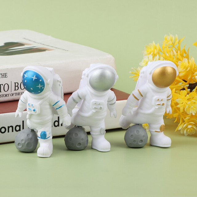 Lismali Home and Decor Astronaut Figurines Set For Home Decor And Ornament Gifts