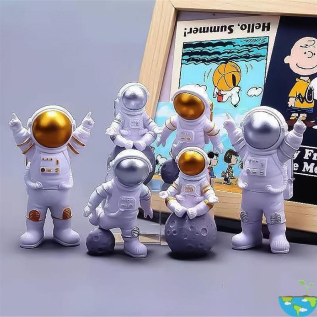 Lismali Home and Decor Astronaut Figurines Set For Home Decor And Ornament Gifts