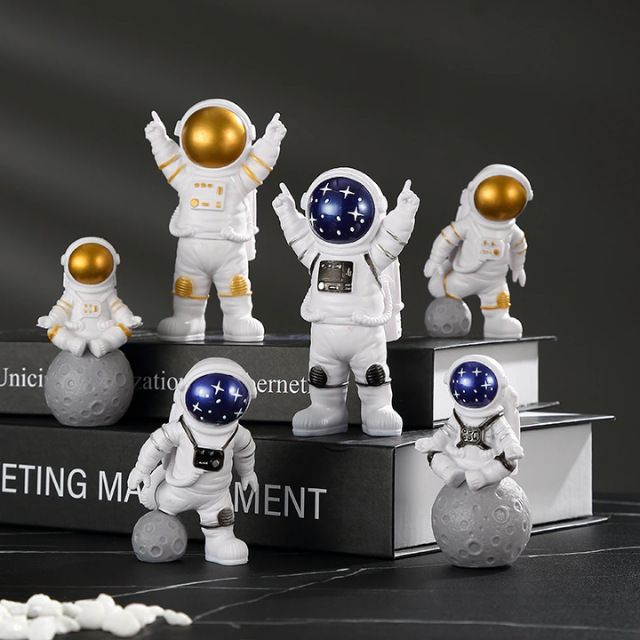 Lismali Home and Decor Astronaut Figurines Set For Home Decor And Ornament Gifts